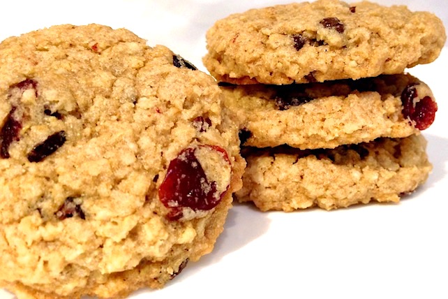 chewy chocolate chip quinoa cookies with dried cranberries