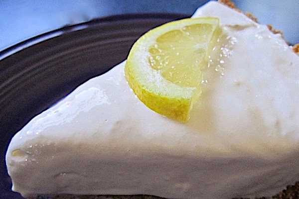 Easy refreshing Lemonade Pie with gluten-free option