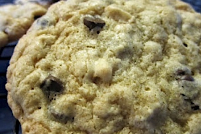 toasted oat gluten-free chocolate chip cookies