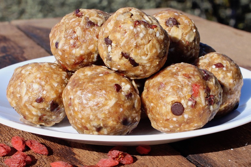 Energy Balls with Cacao Nibs & Goji Berries