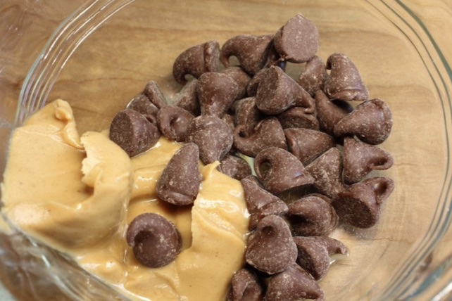 peanut butter drizzle