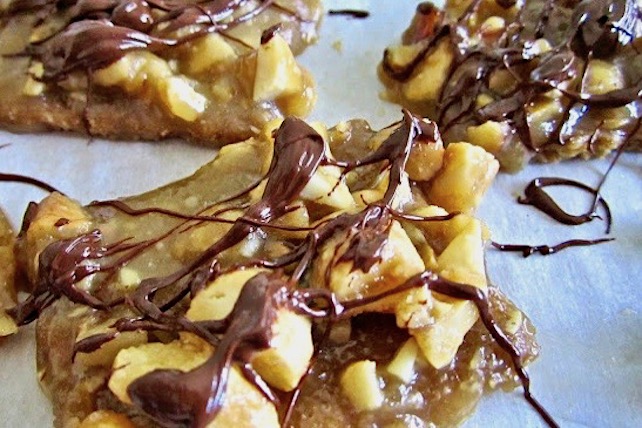 Gluten-Free Graham Cracker Toffee Nut Bars ~ Dairy-Free Option