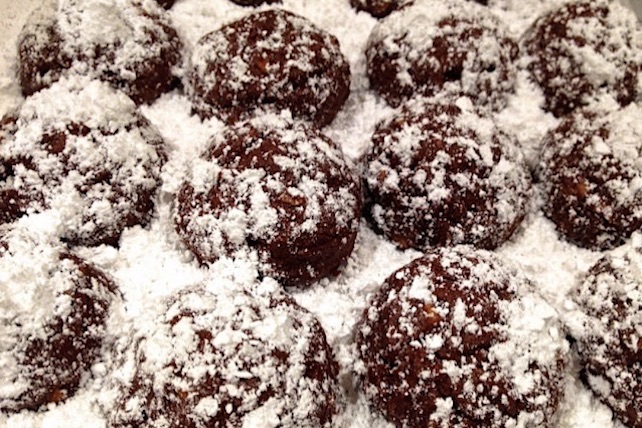 GF Dusted Chocolate Snowballs ~ Vegan option