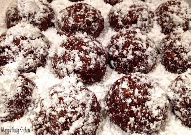 GF Dusted Chocolate Snowballs ~ They melt in your mouth!