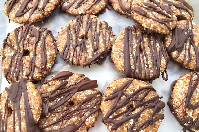 coconut bliss cookies with chocolate drizzle