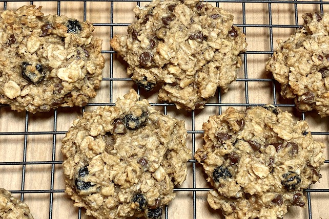 chewy cashew butter and oat cookies