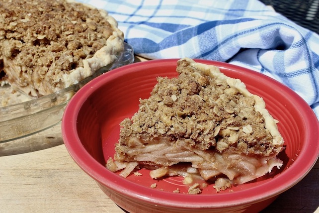 apple pie with crumble topping