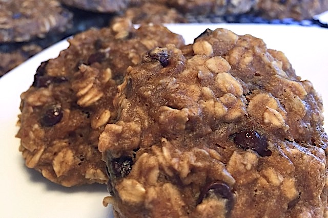 sunflower seed butter and banana oat cookies