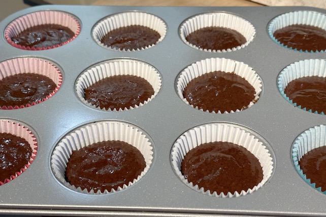 perfectly fudgy gluten-free vegan chocolate cupcakes