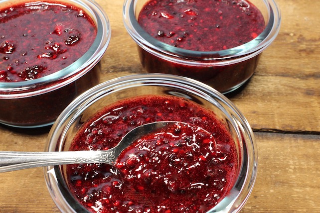 3-ingredient low-sugar freezer jam