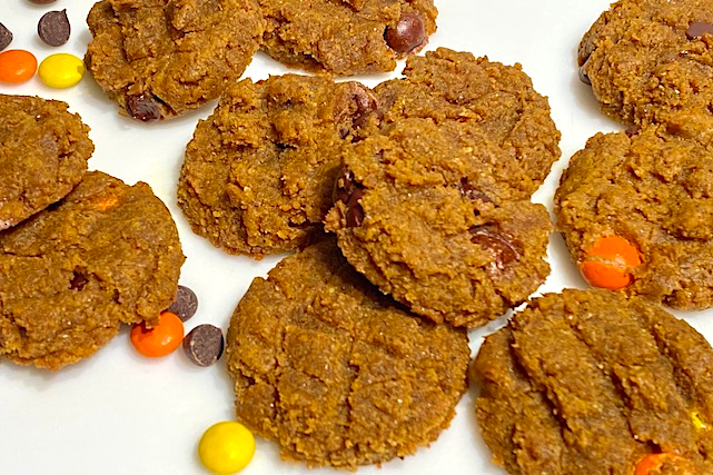 pumpkin and peanut butter flourless egg-free cookies