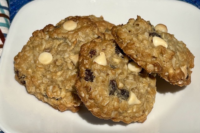 chewy apple oat and raisin cookies