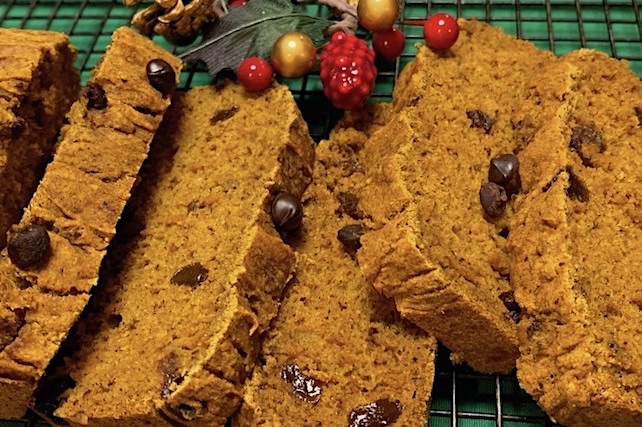 healthy low-fat holiday pumpkin bread that is allergy-friendly, vegan, and low fodmap