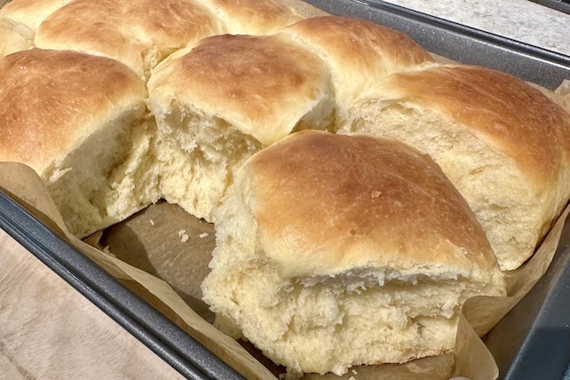 easy no knead dinner rolls with dairy-free option