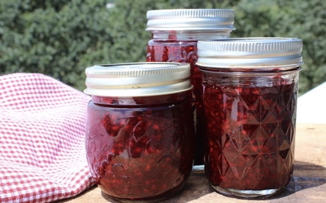 fresh raspberry freezer jam