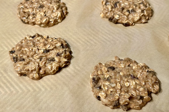 chewy oat and apple cookies that are gluten-free and vegan