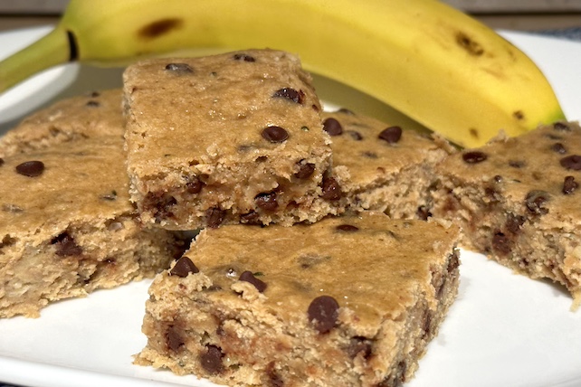 Breakfast bars with bananas and peanut butter