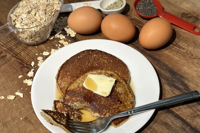 easy oat protein pancakes with banana and collagen